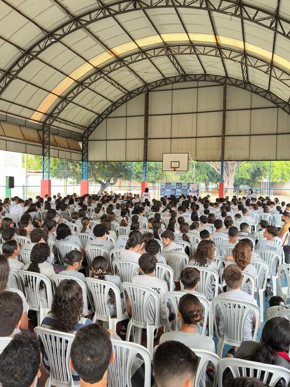 Auditório em ação educativa sobre direitos